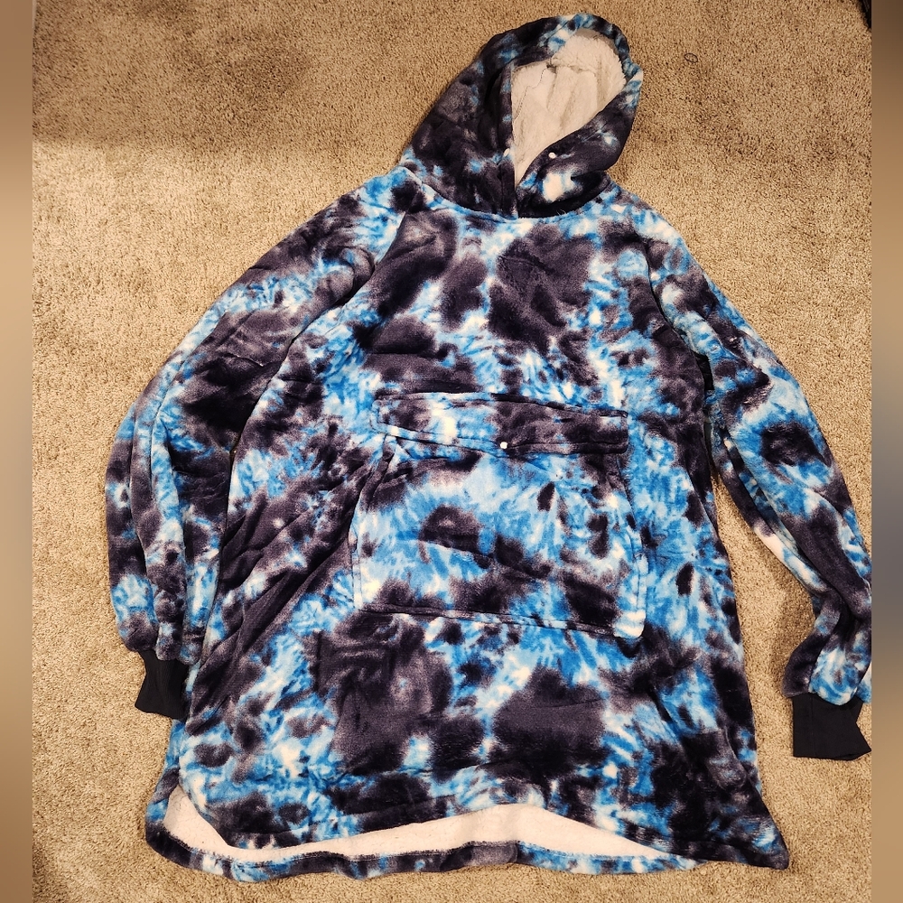 Cozy Blue and Black Tie-Dye Hooded Blanket Sweatshirt With Kangaroo Pocket
